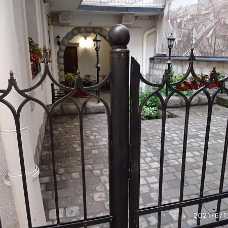 Rynok 25 Deluxe Center Львов