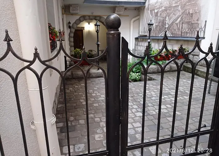 Rynok 25 Deluxe Center 利沃夫